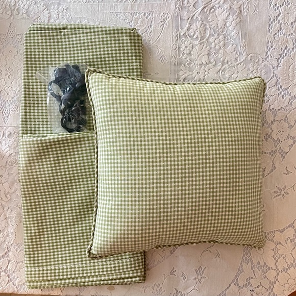 RARE Country Curtains Buffalo Check Drapes with Pillow for Nursery, Bedroom + - Picture 2 of 6